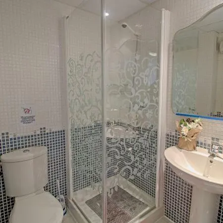 Sleeps 7 With Pool Air Con And Wifi