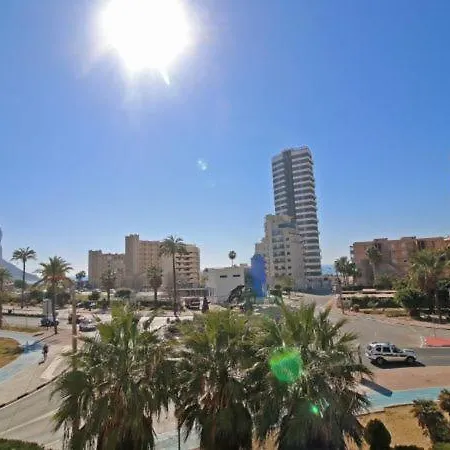 Апартаменты Sleeps 7 With Pool Air Con And Wifi *