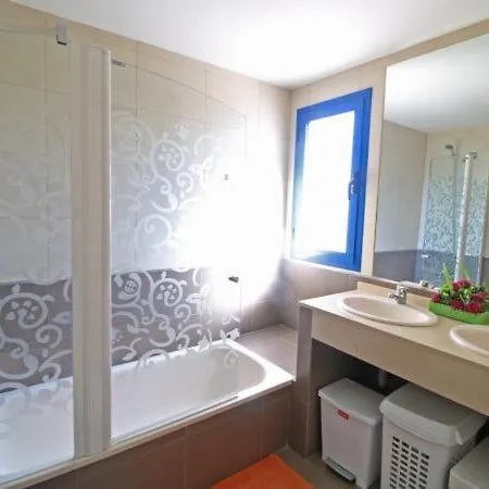 Apartamento Sleeps 7 With Pool Air Con And Wifi *