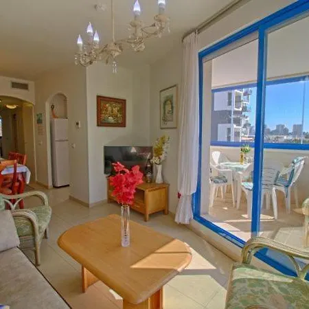 Sleeps 7 With Pool Air Con And Wifi Calp